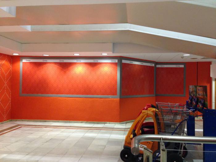 Oficinas Acciona Service en Centro Comercial Los Arcos Sevilla. Rotulaci&oacute;n de vinilos en impresi&oacute;n digital 