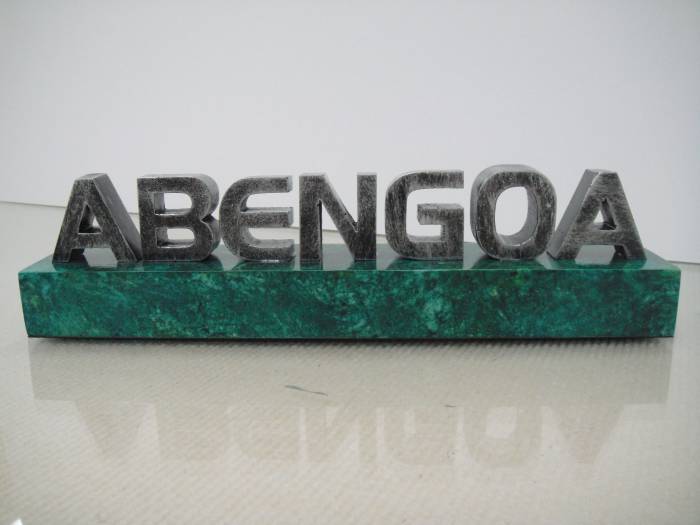 Regalo trafeo insignia de protocolo para Abengoa Sevilla. En marmolina