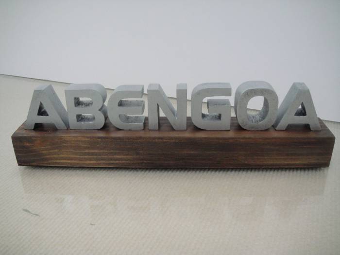 Regalo trafeo insignia de protocolo para Abengoa Sevilla. En marmolina