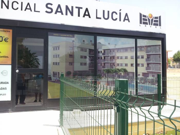 Rotulación de caseta de ventas.  Rotulación de vinilos en impresión digital y al ácido Sevilla