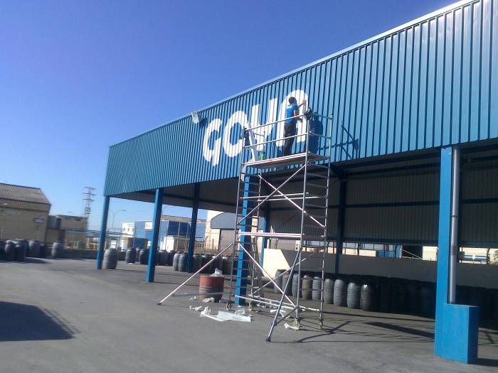 Rotulación de frente de chapa. Fábrica de aceites Goya, Ctra Sevilla Málaga