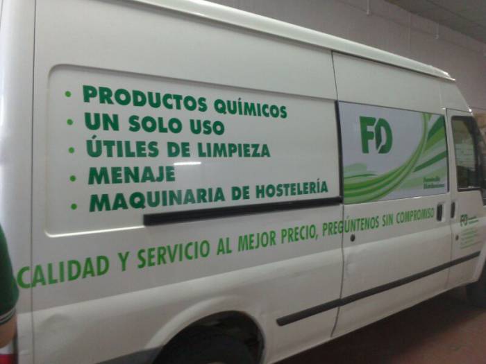 Rotulación de furgoneta en vinilo de corte e impresión digital. Distribuciones Fuentecilla Dos Hermanas Sevilla