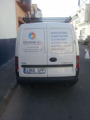 Rotulaci&oacute;n de furgoneta en vinilo de corte e impresi&oacute;n digital. Ecliman SL Sevilla