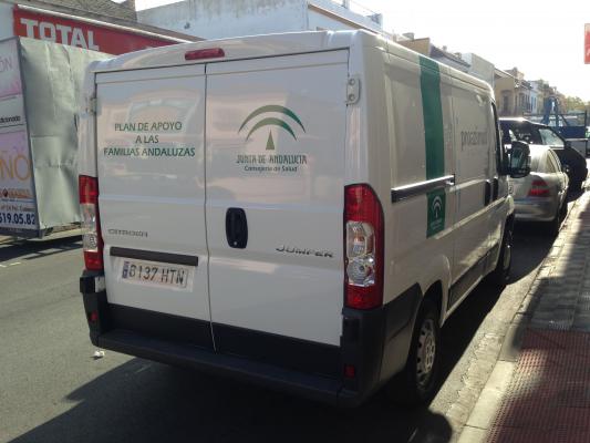 Rotulación de furgoneta en vinilo de corte e impresión digital. Proazimut Sevilla Junta de Andalucía