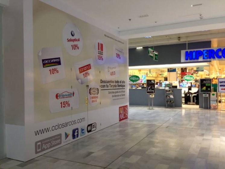 Rotulación Stand Centro Comercial Los Arcos Sevilla ( trabajos realizados para Acciona Service )