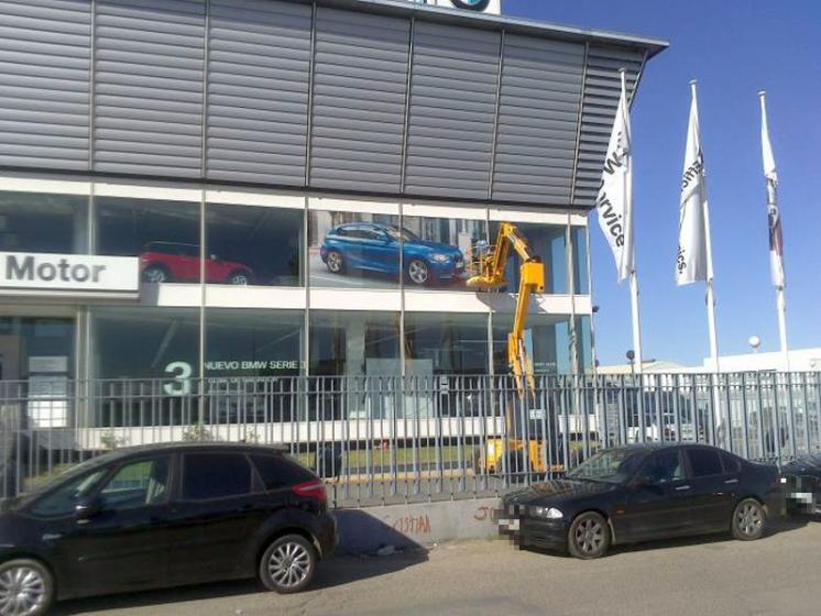 Rotulación de vinilos en impresión digital laminado. San Pablo Motor BMW Sevilla