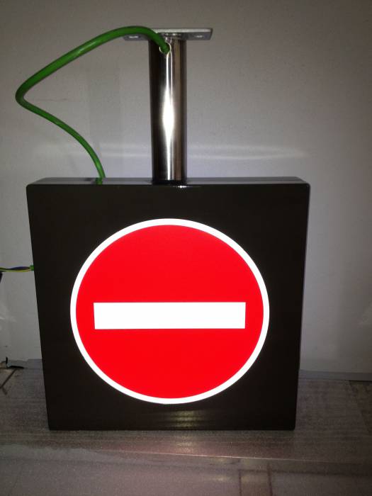 Rótulo cartel Caja de luz led y señales de tráfico parking subterráneo. Centro Comercial El Faro. Trabajos realizados para Acciona Facility Services SA