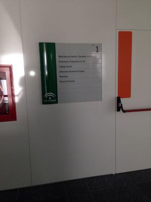 Rótulo cartel con rotulación Homologado Junta de Andalucía. Ambulatorio Torreblanca Sevilla