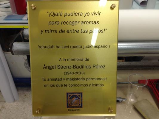 Rótulo cartel con rotulación Placa para La Universidad Pablo de Olavide Sevilla