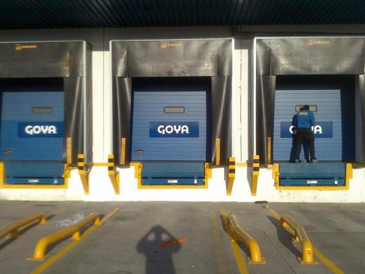 Rótulo cartel Fábrica de aceites Goya, Ctra Sevilla Málaga. Indicadores de Muelles de carga