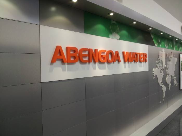 R&oacute;tulo cartel letras corp&oacute;reas. Abengoa Water, Instalaciones I+D+I de Fuente del Rey Dos Hermanas Sevilla