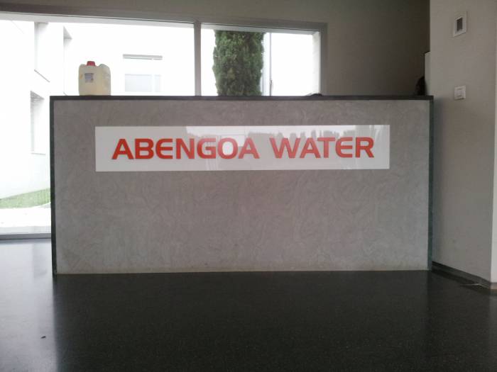 R&oacute;tulo cartel letras corp&oacute;reas. Abengoa Water, Instalaciones I+D+I de Fuente del Rey Dos Hermanas Sevilla