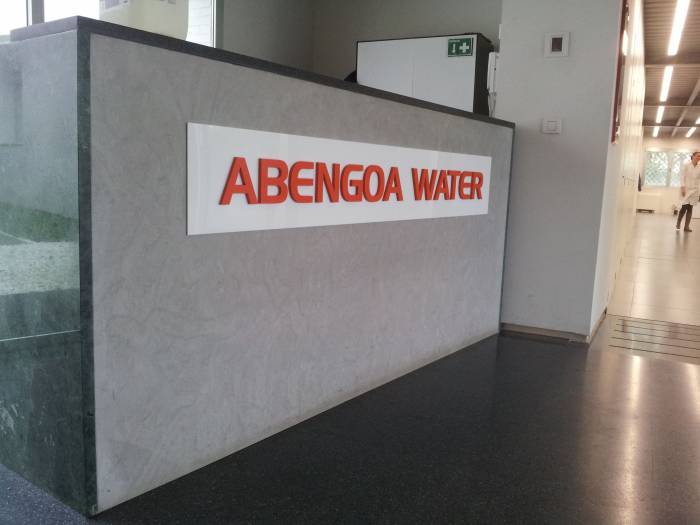 R&oacute;tulo cartel letras corp&oacute;reas. Abengoa Water, Instalaciones I+D+I de Fuente del Rey Dos Hermanas Sevilla
