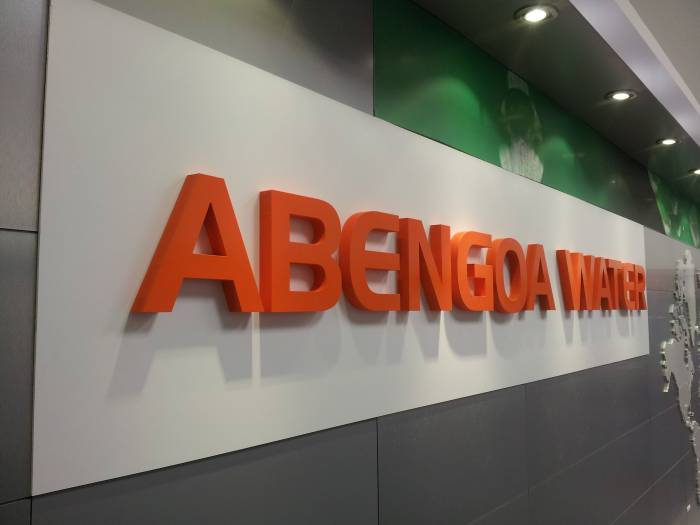R&oacute;tulo cartel letras corp&oacute;reas. Abengoa Water, Instalaciones I+D+I de Fuente del Rey Dos Hermanas Sevilla