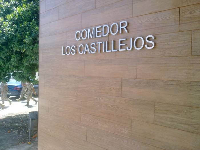 R&oacute;tulo cartel letras corp&oacute;reas. Base El Copero Sevilla, Los castillejos. Acero inoxidable cajeado