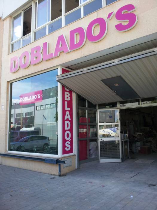 R&oacute;tulo cartel letras corp&oacute;reas. Doblados Plog. Inds. La negrilla Sevilla