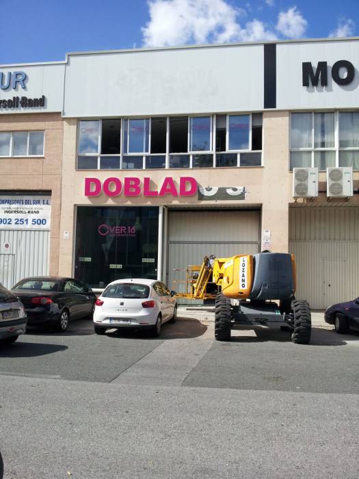 R&oacute;tulo cartel letras corp&oacute;reas. Doblados Plog. Inds. La negrilla Sevilla