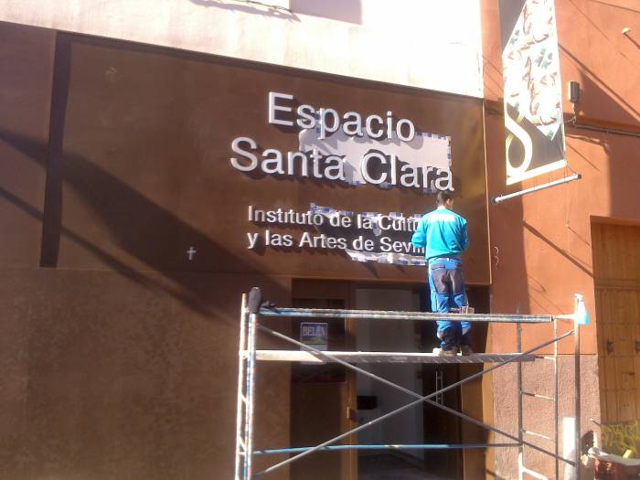 R&oacute;tulo cartel letras corp&oacute;reas. Espacio Santa Clara, Sevilla