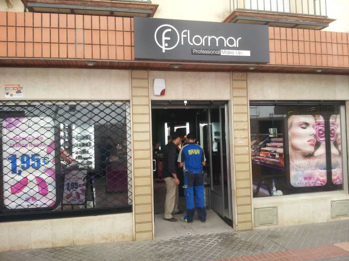 R&oacute;tulo cartel letras corp&oacute;reas. Flormar Dos Hermanas Sevilla