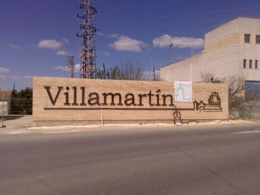R&oacute;tulo cartel letras corp&oacute;reas. Villamart&iacute;n, C&aacute;diz. Letras en acero cort&eacute;n.