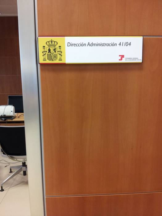 R&oacute;tulo Cartel Oficinas de la Seguridad Social de la C/ Niebla en Sevilla. Trabajos realizados para Silva y Vilches.