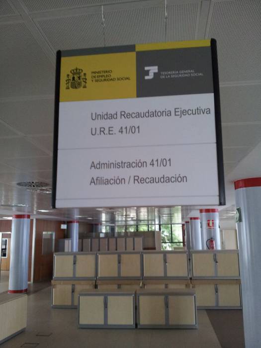 R&oacute;tulo Cartel Oficinas de la Seguridad Social de la C/ Niebla en Sevilla. Trabajos realizados para Silva y Vilches.