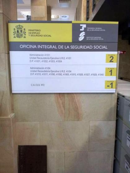 R&oacute;tulo cartel Oficinas de la Seguridad Social de la C/ Niebla en Sevilla. Trabajos realizados para Silva y Vilches.