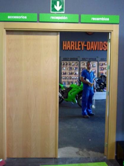 R&oacute;tulo Cartel Talleres de Kawasaki Green y Harley Dadvison Sevilla 