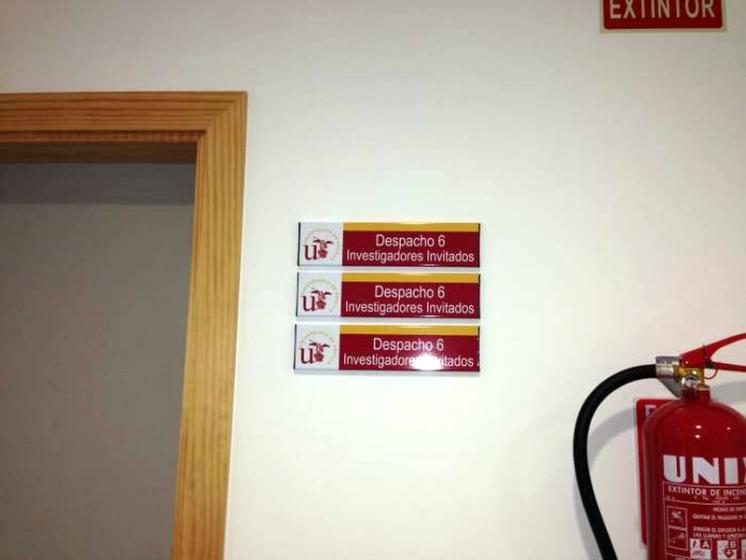 R&oacute;tulo Cartel Universidad de Sevilla Edificio Celestino Mutis IMUS 