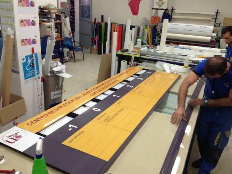 R&oacute;tulo Cartel Universidad de Sevilla Edificio Celestino Mutis IMUS 