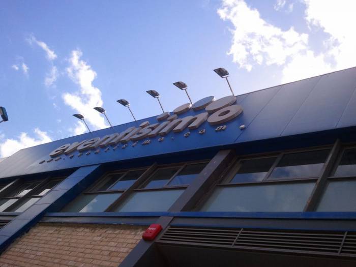R&oacute;tulo con letras corp&oacute;reas. Event&iacute;simo, Polig. Nuevo Pisa Mairena del Aljarafe Sevilla