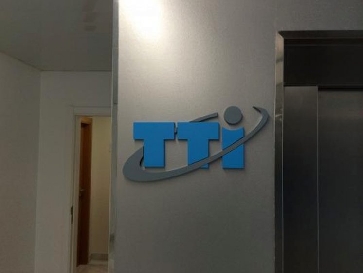 Rótulo corpóreo en pvc. TTI, Sevilla