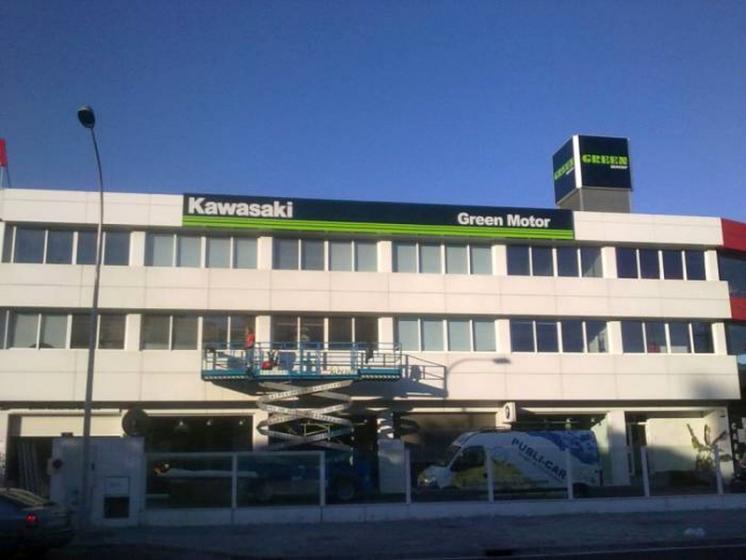 R&oacute;tulo Cubo luminoso Kawasaki Green Motor, Polig. Pica Sevilla