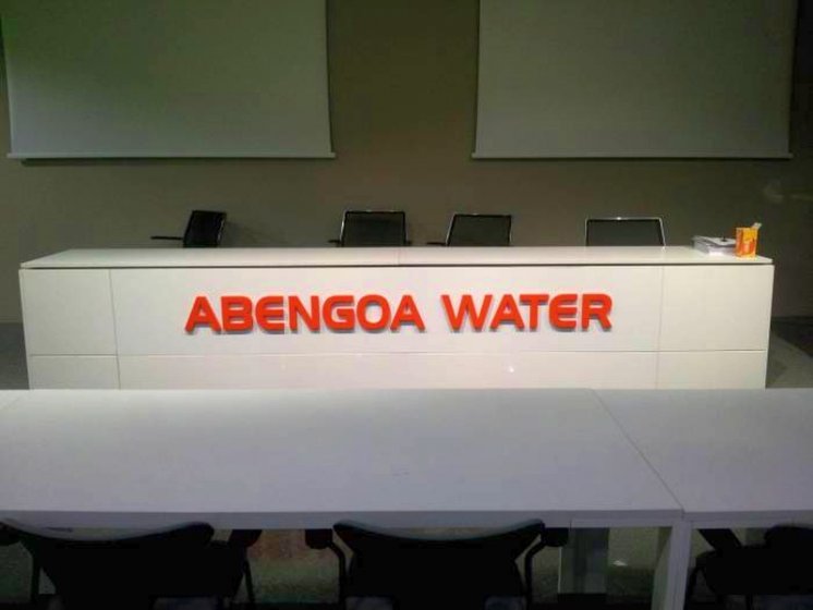 Rótulo letras copróreas Abengoa Water, Instalaciones I+D+I de Fuente del Rey Dos Hermanas Sevilla