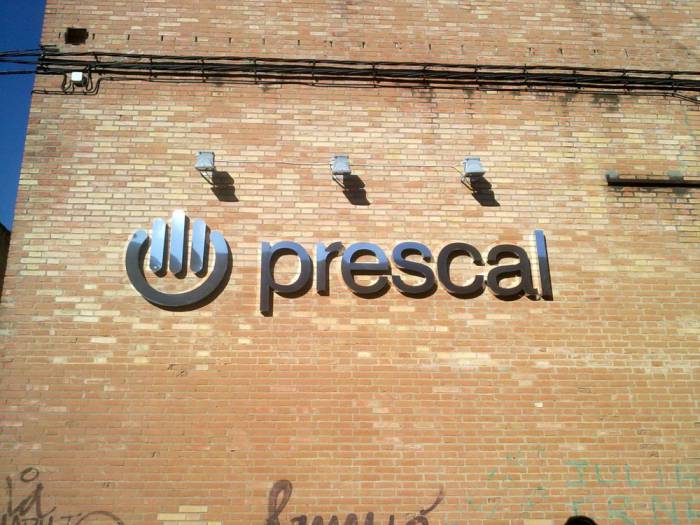 Rótulo Letras corpóreas en acero inoxidable. Prescal Polig. Ind Hitasa Sevilla