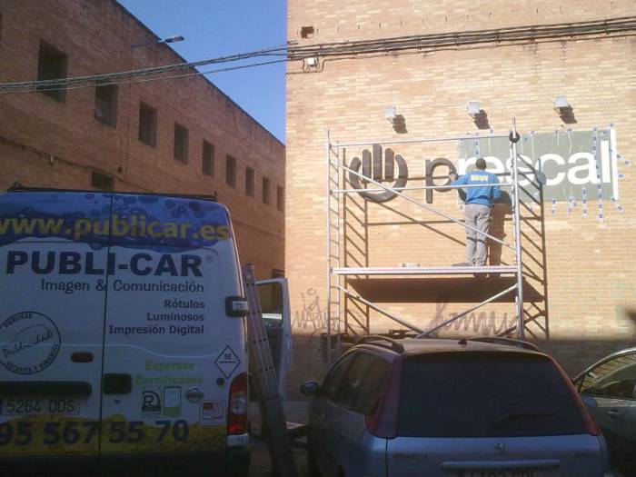 R&oacute;tulo Letras corp&oacute;reas en acero inoxidable. Prescal Polig. Ind Hitasa Sevilla
