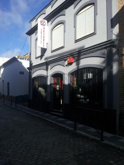 R&oacute;tulo luminoso Banderola. Comercial V&aacute;zquez Sevilla