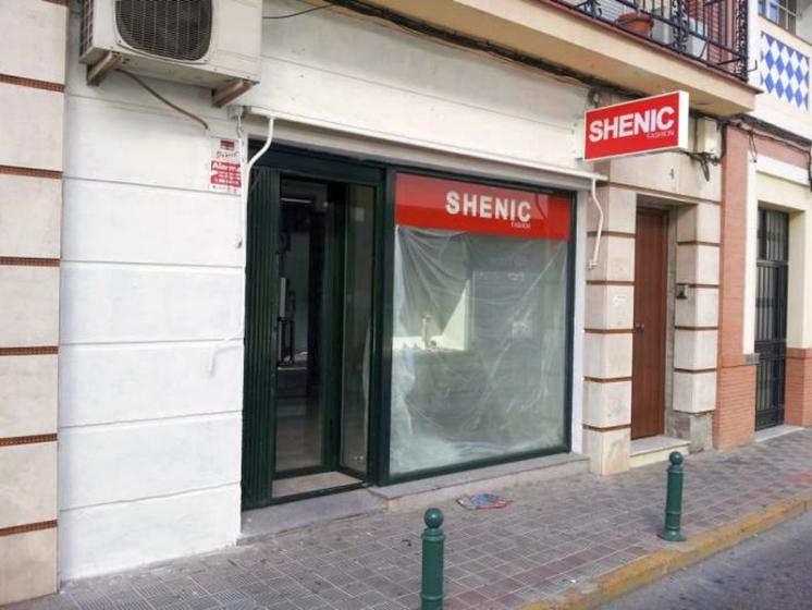 R&oacute;tulo luminoso Banderola. Shenic, Sevilla