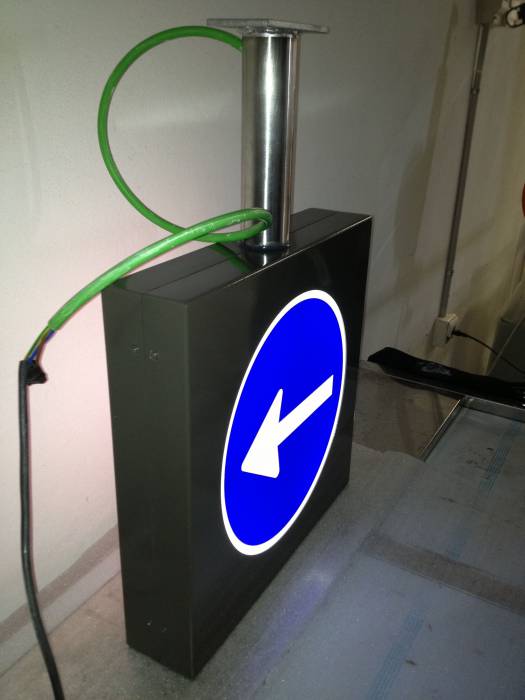 R&oacute;tulo luminoso corp&oacute;reo. Caja de luz led y se&ntilde;ales de tr&aacute;fico parking subterr&aacute;neo. Centro Comercial El Faro. Para Acciona Facility Services SA