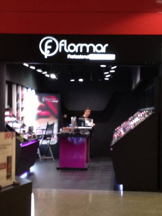 Rótulo luminoso corpóreo. Flormar Centro Nervión Plaza Sevilla