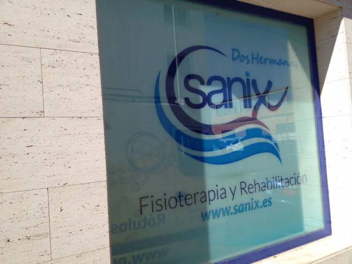 Sanix Dos Hermanas Sevilla www.sanix.es. Rotulación de vinilos en impresión digital y al ácido