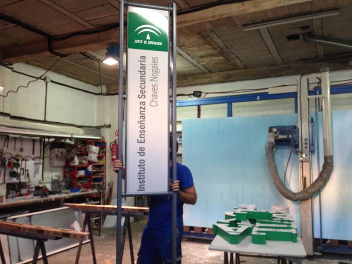 Totem Junta de Andaluc&iacute;a, Colegio Sevilla Este Ch&aacute;vez Nogales
