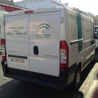 Rotulación de furgoneta en vinilo de corte e impresión digital. Proazimut Sevilla Junta de Andalucía