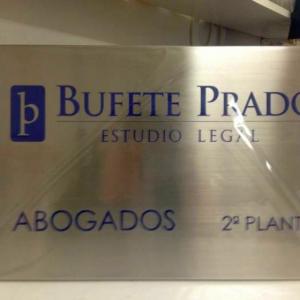 Rótulo cartel Bufete Prado ( placa en acero inoxidable )