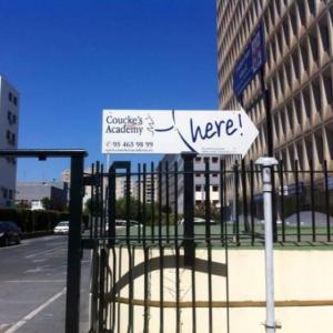 Rótulo cartel Coucke s Academia Sevilla