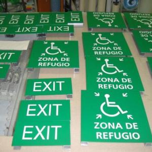 Rótulo cartel Edificio Central de Abengoa en Madrid. Aluminio lacado y adhesivo fotoluminiscente.