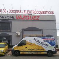 Rótulo cartel letras corpóreas iluminado por focos. Muebles y electrodomésticos Comercial Vázquez