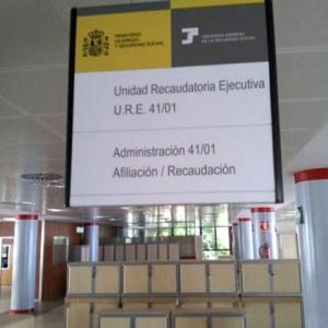 Rótulo cartel Oficinas de la Seguridad Social de la C/ Niebla en Sevilla. Trabajos realizados para Silva y Vilches.