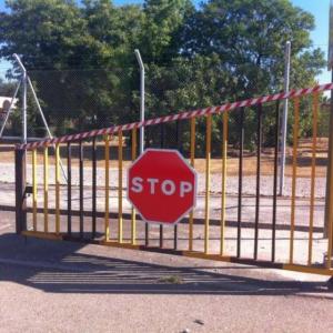 Rótulo cartel Seguridad Vial, Polígono de La Isla Dos Hermanas Sevilla. 