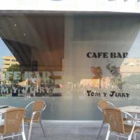 Tom y Jerry Sevilla.  Rotulación de vinilos en impresión digital y al ácido